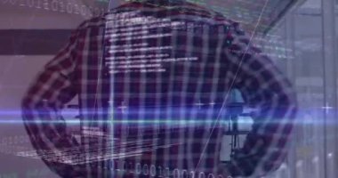 Kafkasyalı iş adamının veri işleme animasyonu. küresel iş ve dijital arayüz kavramı dijital olarak oluşturulmuş video.