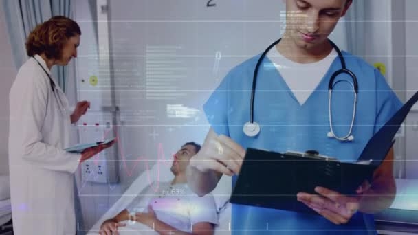 Animación Del Procesamiento Datos Dos Médicos Diversos Con Paciente Medicina — Vídeo de stock