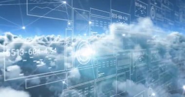 Bulutların üzerinde veri işleme animasyonu. Sosyal medya ve dijital arayüz konsepti dijital olarak oluşturulmuş video.