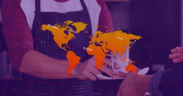 Animacja Mapy Świata Nad Białym Kelnerem Dającym Kawę Klientowi Koncepcja — Wideo stockowe
