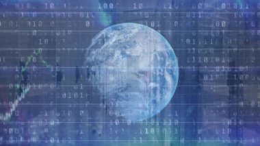 Sunucu odasında veri işleme ve küre animasyonu. küresel iş ve dijital arayüz kavramı dijital olarak oluşturulmuş video.