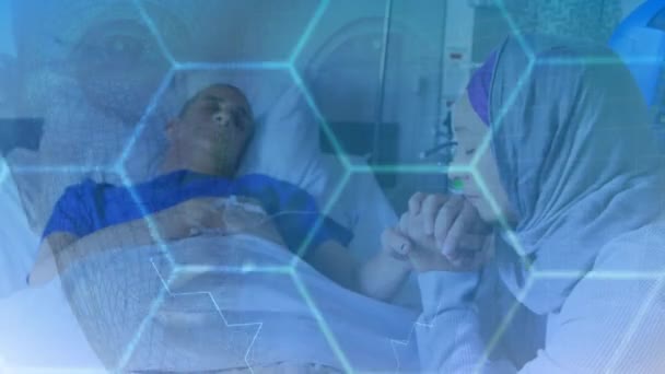 Анимировка Цифрового Экрана Над Женщиной Лежащей Больнице Концепция Здравоохранения Медицины — стоковое видео
