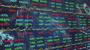 Mavi zemin üzerinde veri işleme ile dijital arayüze karşı borsa veri işleme. küresel finans ve iş teknolojisi kavramı