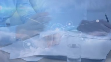 Kafkas iş adamlarının elleri üzerinden yapılan bağlantıların animasyonu. küresel iş, bağlantılar ve teknoloji konsepti dijital olarak oluşturulmuş video.