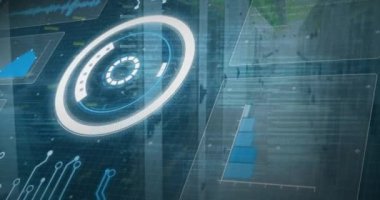 Sunucular üzerinde 5G ve veri işleme animasyonu. bilgisayarlar, ağ, veri işleme, iletişim ve teknoloji konsepti dijital olarak oluşturulmuş video.