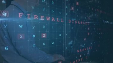 Siber saldırı metninin animasyonu ve beyaz erkek teknisyen üzerinden sunucu üzerinden veri işleme. küresel çevrimiçi güvenlik, dijital arayüz ve dijital olarak oluşturulmuş video işleme kavramı.