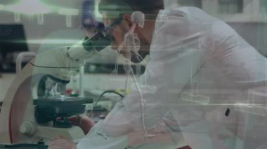 Laboratuvardaki çeşitli bilim adamları üzerinde DNA iplikçiklerinin ve veri işlemesinin animasyonu. küresel bilim, veri işleme ve bağlantı konsepti dijital olarak oluşturulmuş video.