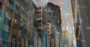 Einde ve sosyal medyanın şehir manzarası üzerindeki tepkilerinin animasyonu. Sosyal medya, küresel iletişim ve teknoloji konsepti dijital olarak oluşturulmuş video.