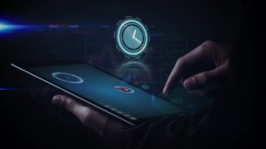 Veri işleme üzerinde hareket eden saatin animasyonu ve tablet kullanan beyaz iş adamı. küresel iş ve dijital arayüz kavramı dijital olarak oluşturulmuş video.