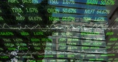 Şehir manzarası üzerinde veri işleme animasyonu. küresel iş ve dijital arayüz kavramı dijital olarak oluşturulmuş video.