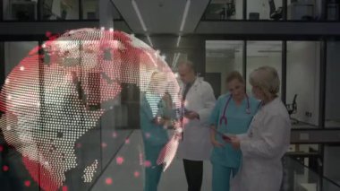 Kafkasyalı kadın ve erkek doktorların konuşmaları üzerine bağlantıların ve dünyanın animasyonu. sağlık, tıp, bağlantılar ve teknoloji konsepti dijital olarak oluşturulmuş video.