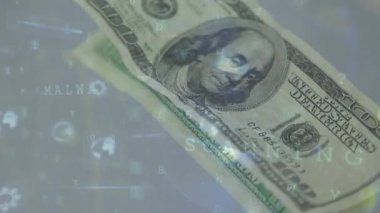 Banknotlar üzerinde veri işleme animasyonu. küresel iş, kumar ve dijital arayüz kavramı dijital olarak oluşturulmuş video.