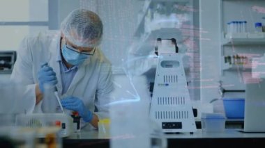Laboratuvardaki çeşitli bilim adamları üzerinde DNA iplikçikleri ve veri işleme animasyonu. küresel bilim, veri işleme ve dijital arayüz kavramı dijital olarak oluşturulmuş video.