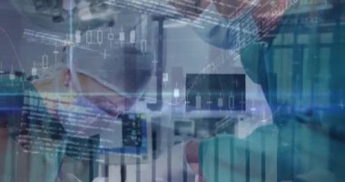 Ameliyathanedeki cerrahların finansal veri işleme animasyonları. Küresel tıp ve sağlık hizmetleri kavramı dijital olarak oluşturulmuş video.