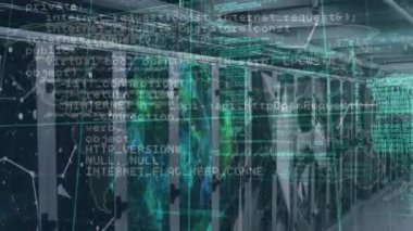 Sunucu odasında dünya haritası ve veri işleme animasyonu. küresel bağlantılar, bilgisayar ve dijital arayüz konsepti dijital olarak oluşturulmuş video.