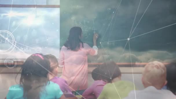 Анімація Мережі Язків Між Різноманітними Учнями Учителем Жіночої Статі Концепція — стокове відео
