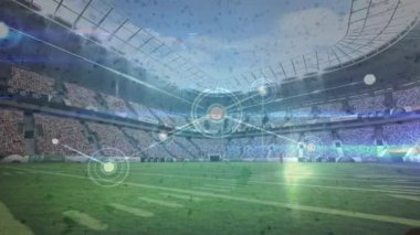 Stadyum üzerindeki simgelerle bağlantı ağının animasyonu. spor, bağlantılar ve teknoloji konsepti dijital olarak oluşturulmuş video.