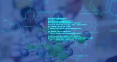 Çeşitli okul çocukları ve öğretmenler üzerinde veri işleme ve kimyasal formüllerin animasyonu. küresel bilim, veri işleme ve dijital arayüz kavramı dijital olarak oluşturulmuş video.