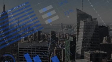 Şehir manzarası üzerinden finansal verilerin animasyonu. işletme, finans, bağlantılar, teknoloji ve dijital arayüz dijital olarak oluşturulmuş video.