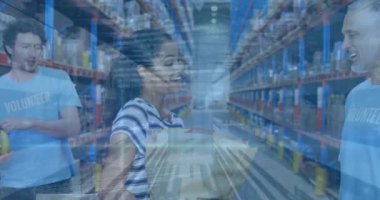 Depodaki çeşitli insanlar üzerinde finansal veri işleme animasyonu. küresel gönderim, finans ve dijital arayüz konsepti dijital olarak oluşturulmuş video.