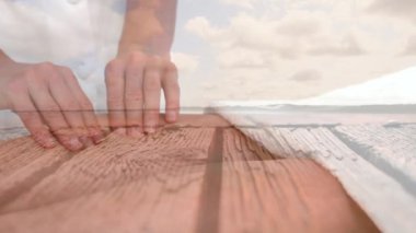 Kafkasyalı bir kadının deniz manzarası üzerinde masaj yaptığı animasyon. Sağlık, rahatlama ve fizyoterapi konsepti dijital olarak oluşturulmuş video.