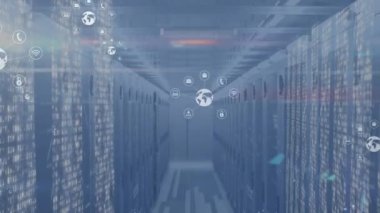 Sunucu odasının üzerinde simgelerle birlikte dünyanın animasyonu. küresel teknoloji ve dijital arayüz kavramı dijital olarak oluşturulmuş video.