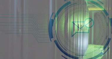 Sunucu odasında veri işleme animasyonu. küresel iş ve dijital arayüz kavramı dijital olarak oluşturulmuş video.