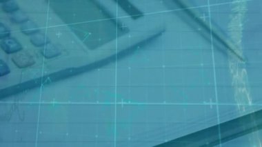 Bilardoda yüzen beyaz adam üzerinde hesap makinesiyle istatistiklerin animasyonu. küresel finans, veri işleme ve sağlıklı aktif yaşam tarzı kavramı dijital olarak oluşturulmuş vide