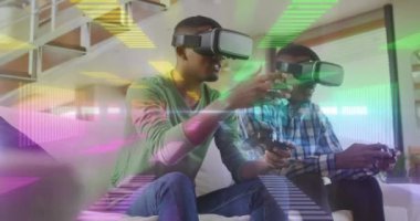 VR kulaklık kullanan Afro-Amerikan arkadaşlarının dijital tünelinin animasyonu. Sağlık, zindelik ve dijital arayüz kavramı dijital olarak oluşturulmuş video.