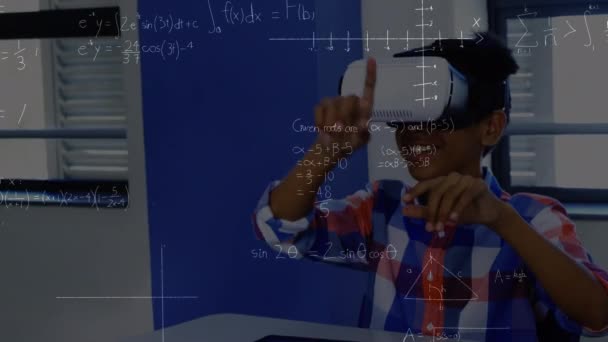 Анимирование Уравнений Над Африканским Школьником Помощью Гарнитуры Глобальное Образование Технологии — стоковое видео