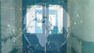 Beyaz kadın doktor üzerinden ağ bağlantılarının animasyonu. küresel tıp, teknoloji, veri işleme ve dijital arayüz kavramı dijital olarak oluşturulmuş video.