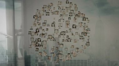 Kafkas erkek doktorla hasta arasındaki ağ bağlantılarının animasyonu. küresel tıp, teknoloji, veri işleme ve dijital arayüz kavramı dijital olarak oluşturulmuş video.