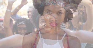 Afro-Amerikan kadın animasyonu farklı insanlar üzerinde. Uluslararası Gençlik Günü ve dijital olarak üretilen video konsepti.