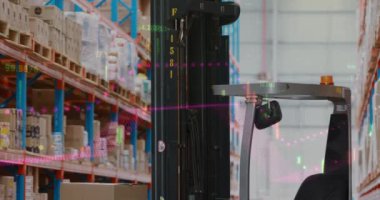 Taret kamyonunda veri işleme animasyonu. küresel iş ve dijital arayüz kavramı dijital olarak oluşturulmuş video.