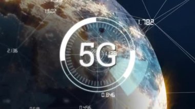 Bağlantıların animasyonu ve dönen dünya üzerinde 5G. küresel ağ, bağlantılar, veri ve teknoloji konsepti dijital olarak oluşturulmuş video.