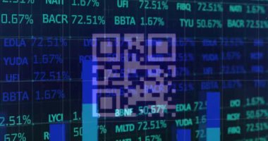 Karanlık arka planda finansal veri işleme animasyonu. küresel iş, finans, veri işleme ve dijital arayüz kavramı dijital olarak oluşturulmuş video.