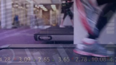 Çalışan kişi üzerinden finansal veri işleme animasyonu. Küresel spor, veri işleme ve dijital arayüz kavramı dijital olarak oluşturulmuş video.