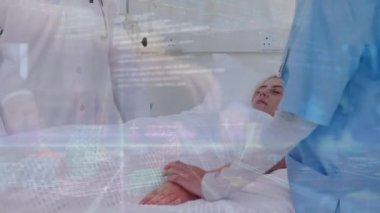 İki farklı doktorun hastasıyla veri işleme animasyonu. Küresel tıp, teknoloji, veri işleme ve dijital arayüz kavramı dijital olarak oluşturulmuş video.