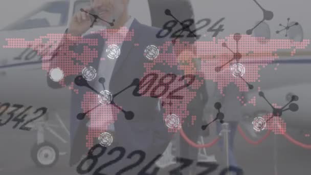 Animace Světové Mapy Zpracování Dat Přes Bělošské Podnikatele Cestování Dovolená — Stock video