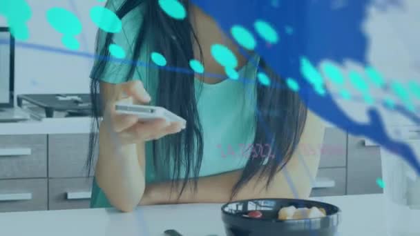 Animação Processamento Dados Sobre Mulher Negócios Asiática Usando Smartphone Conceito — Vídeo de Stock