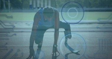 Engelli Afro-Amerikan erkek koşucunun veri işleme animasyonu. Küresel spor ve dijital arayüz kavramı dijital olarak oluşturulmuş video.