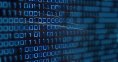 Siyah arkaplan üzerinde veri işleme animasyonu. küresel teknoloji ve dijital arayüz kavramı dijital olarak oluşturulmuş video.