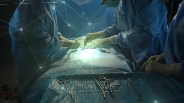 Sieć Połączeń Przeciwko Grupie Różnych Chirurgów Wykonujących Operacje Szpitalu Koncepcja — Wideo stockowe