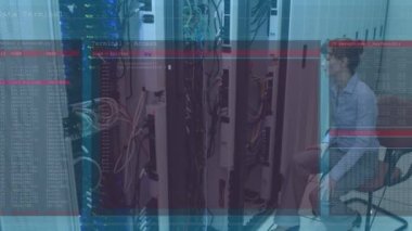 Beyaz kadın üzerinden siber saldırı metni ve veri işleme animasyonu sunucudan sunucuya. küresel çevrimiçi güvenlik, dijital arayüz ve dijital olarak oluşturulmuş video işleme kavramı.