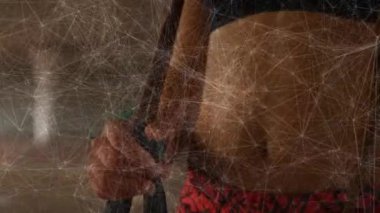 Çantası olan, formda, melez bir kadının orta kesimindeki bağlantıların animasyonu. Spor, aktif yaşam tarzı, bağlantılar ve teknoloji konsepti dijital olarak oluşturulmuş video.