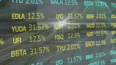 Trafik üzerinden finansal verilerin animasyonu. Ekonomi, finans ve ulaşım kavramı dijital olarak oluşturulmuş video.