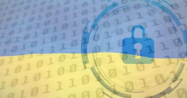 Veri işleme ve Ukrayna bayrağının üzerindeki asma kilit animasyonu. Sosyal medya ve dijital arayüz konsepti dijital olarak oluşturulmuş video.