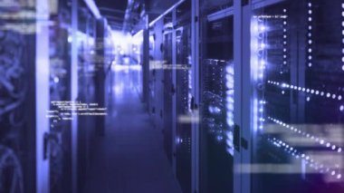 Bilgisayar sunucuları üzerinden veri işleme animasyonu. küresel hesaplama, bağlantılar ve veri işleme kavramı dijital olarak oluşturulmuş video.