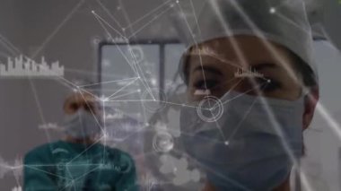 Yüz maskeli beyaz cerrahlar üzerinden bağlantı ağının animasyonu. küresel tıp ve dijital arayüz kavramı dijital olarak üretilen video.