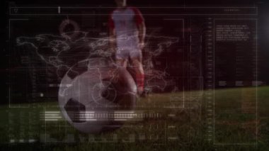 Kafkas erkek futbolcu üzerinde veri işleme animasyonu. küresel iş, spor ve dijital arayüz kavramı dijital olarak oluşturulmuş video.